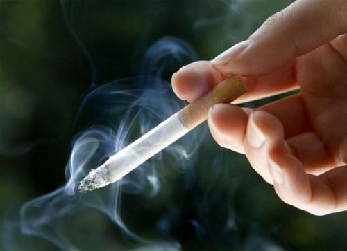 Tránh xa khói thuốc làm giảm nguy cơ mắc bệnh Alzheimer