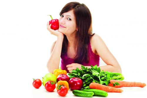 Ăn nhiều thực phẩm tươi và uống vitamin tổng hớp cũng là một cách giảm cơn đau bụng kinh