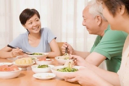 Những điều cần lưu ý trong việc ăn uống của người cao tuổi