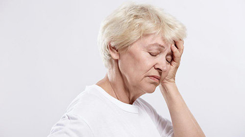 Bệnh đau đầu ở người già do nguyên nhân nào?
