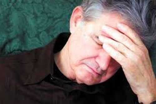 Nguyên nhân nào gây ra bệnh đau đầu ở người cao tuổi?