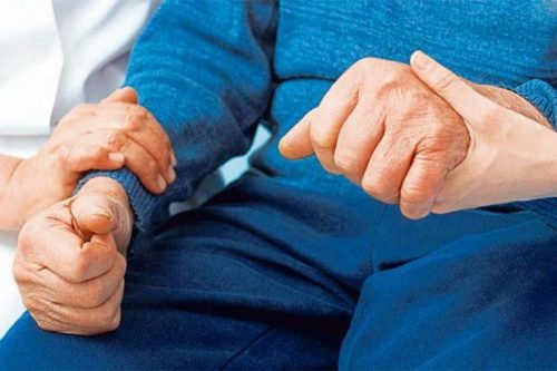 Biểu hiện của bệnh run tay ở người cao tuổi