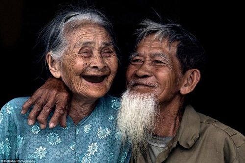 Tình yêu tuổi già cũng phải trải qua những thăng trầm, khó khăn mới đạt được