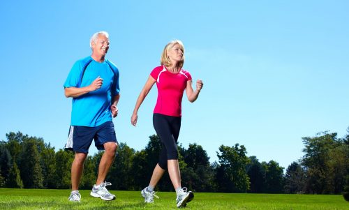 Người cao tuổi nên tập thể dục nhẹ nhàng để nâng cao sức khỏe tuổi thọ