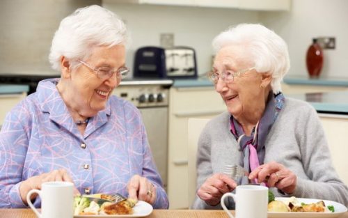 Người cao tuổi dùng thực phẩm chức năng có lợi gì?