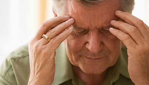 Nguyên nhân gây ra chứng đau đầu ở người cao tuổi