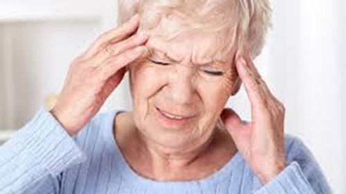 Những lưu ý khi điều trị đau đầu cho người cao tuổi