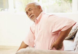 Cùng tìm hiểu bệnh đau lưng ở người lớn tuổi