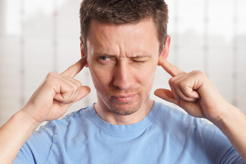 Nguyên nhân nào gây ù tai?